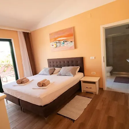 Sea Cats' Apartment