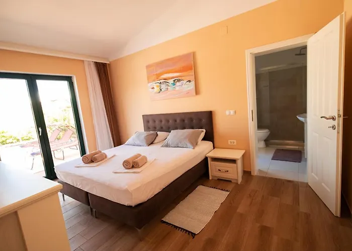 Sea Cats' Apartment